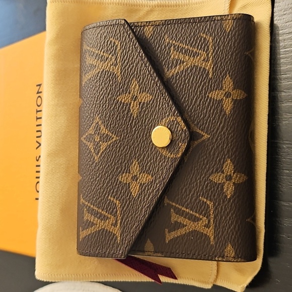 Authentic BRAND NEW Louis Vuitton Brown Monogram Victorine Wallet - Picture 2 of 13